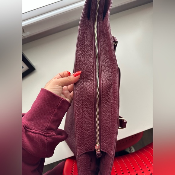 TORY BURCH
Leather Tote Bag 💜 - Picture 2 of 6